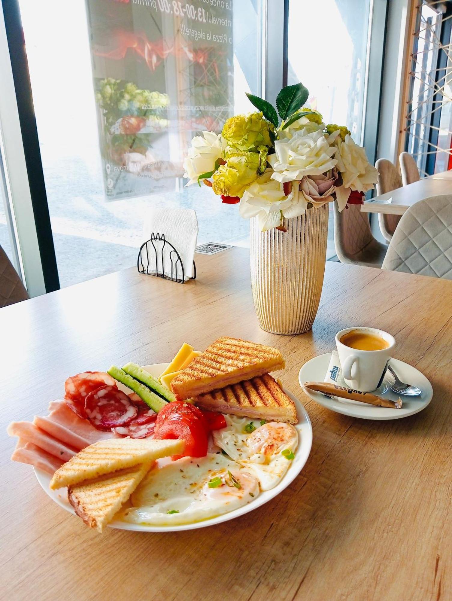 Monarc Boutique Aparthotel - Self Check-In Visan 외부 사진