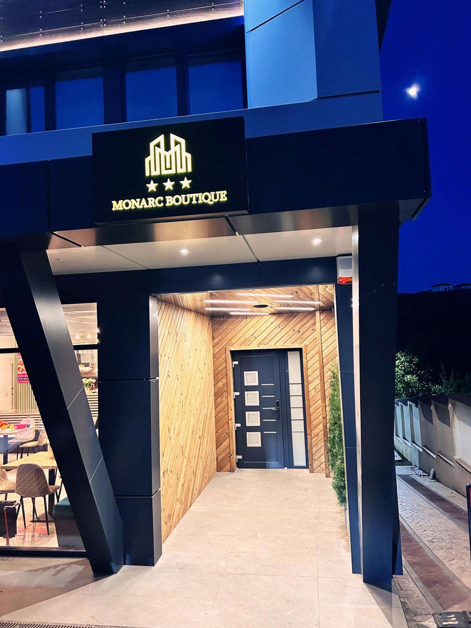 Monarc Boutique Aparthotel - Self Check-In Visan 외부 사진