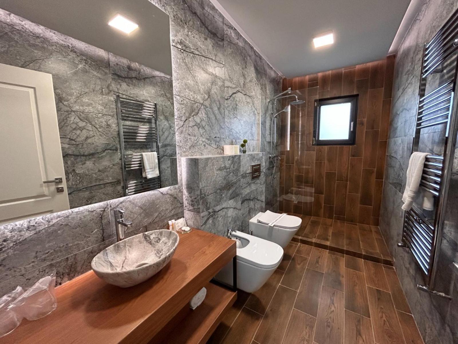 Monarc Boutique Aparthotel - Self Check-In Visan 외부 사진