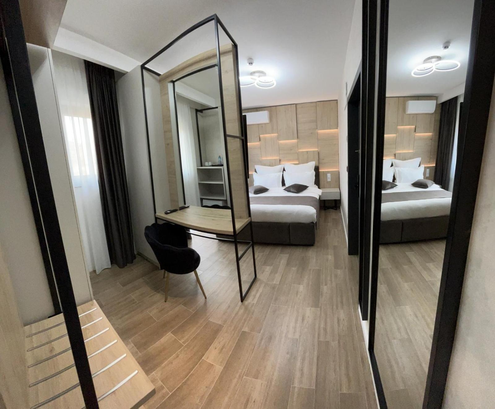 Monarc Boutique Aparthotel - Self Check-In Visan 외부 사진