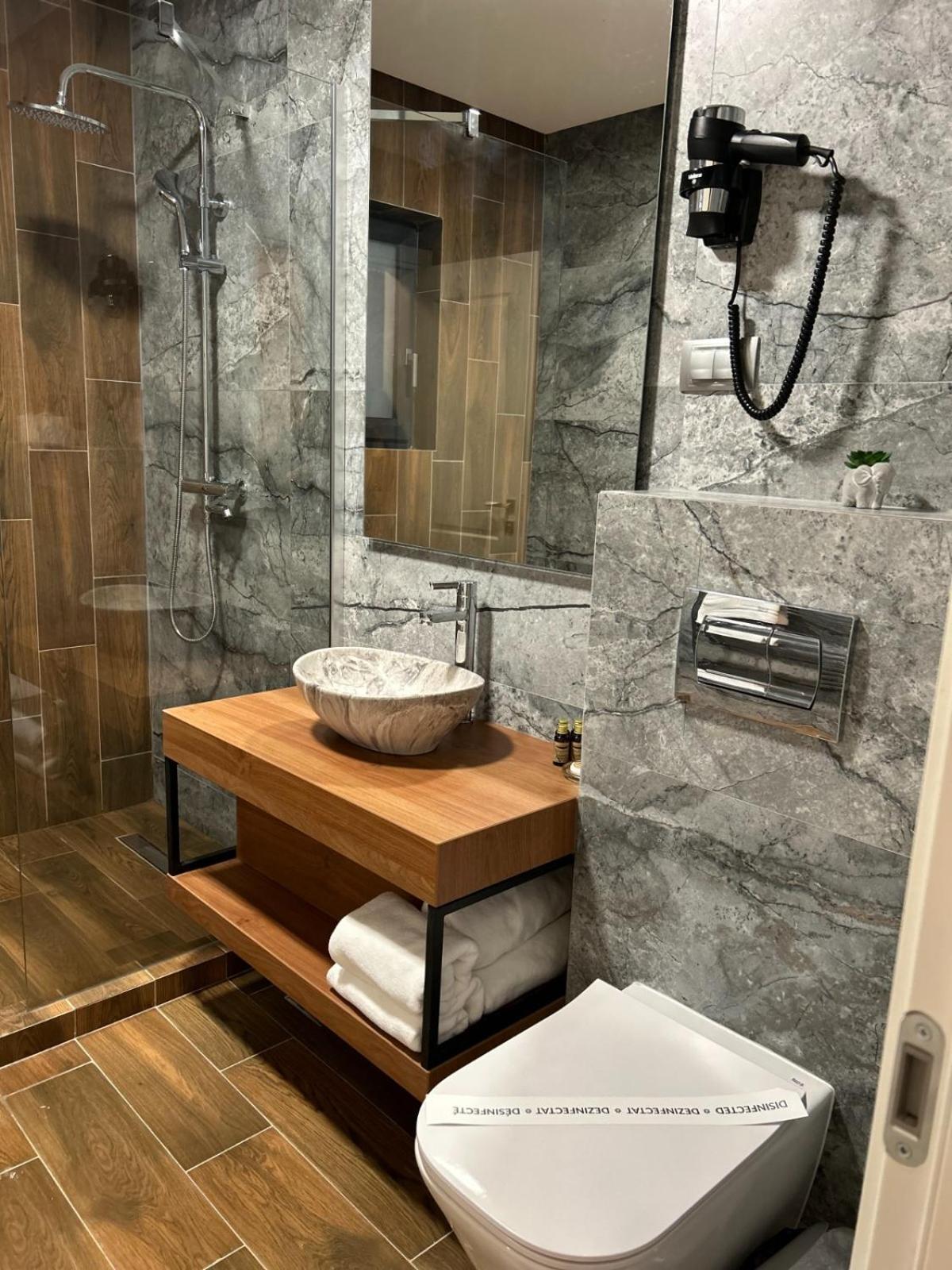Monarc Boutique Aparthotel - Self Check-In Visan 외부 사진