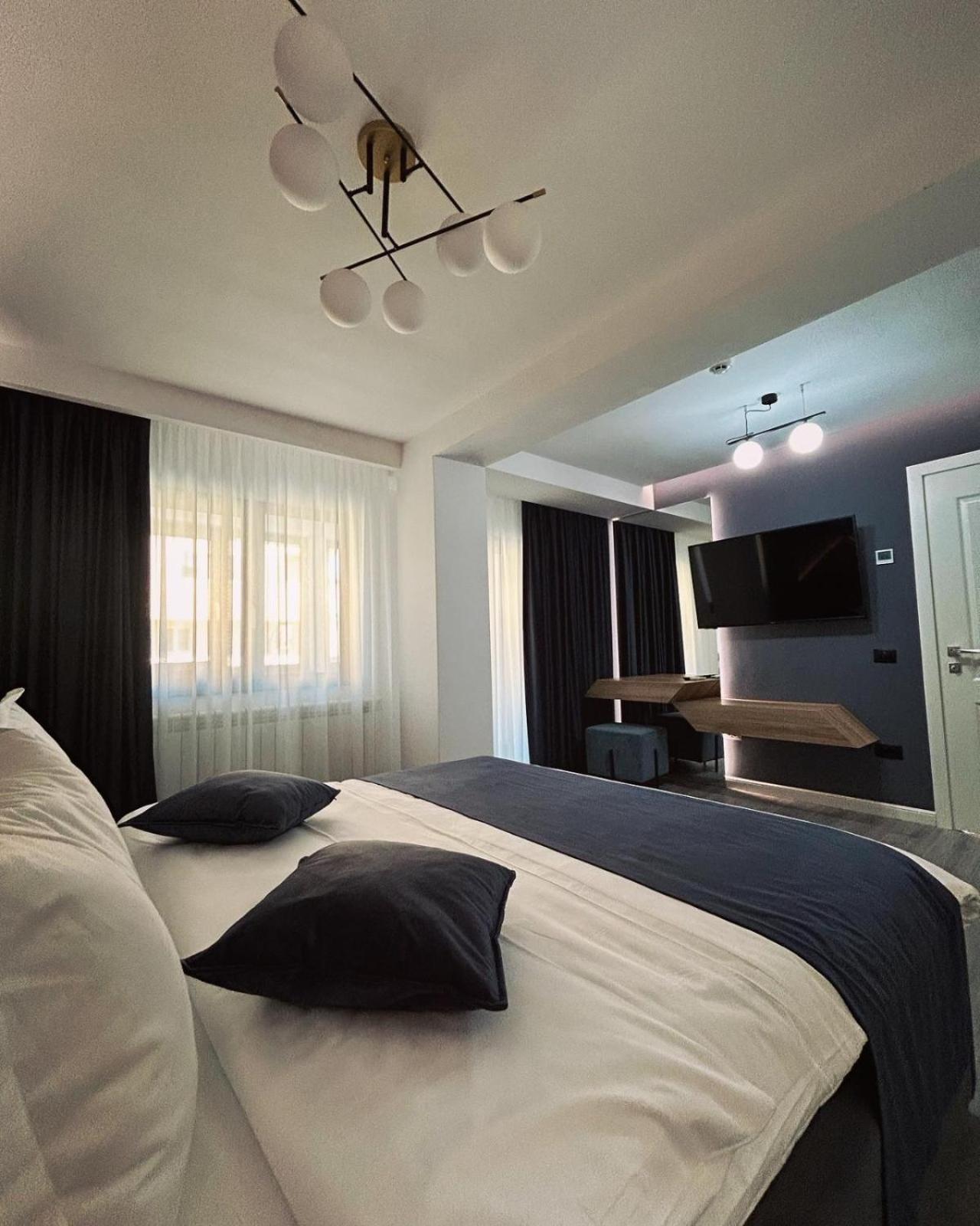 Monarc Boutique Aparthotel - Self Check-In Visan 외부 사진