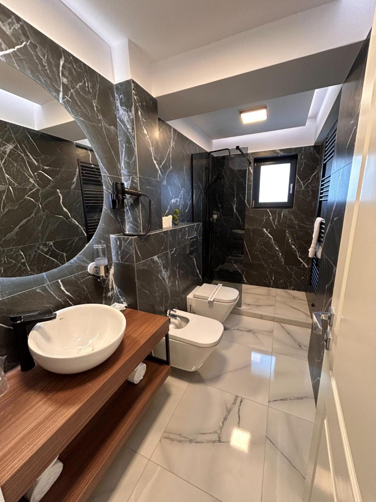 Monarc Boutique Aparthotel - Self Check-In Visan 외부 사진