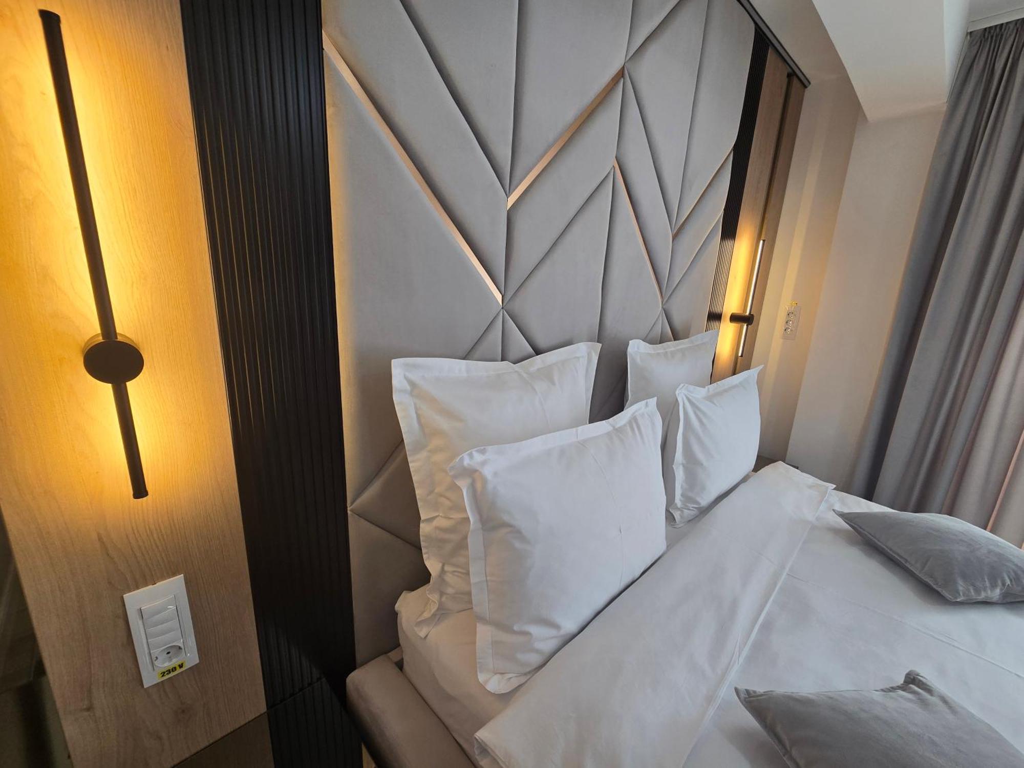 Monarc Boutique Aparthotel - Self Check-In Visan 외부 사진