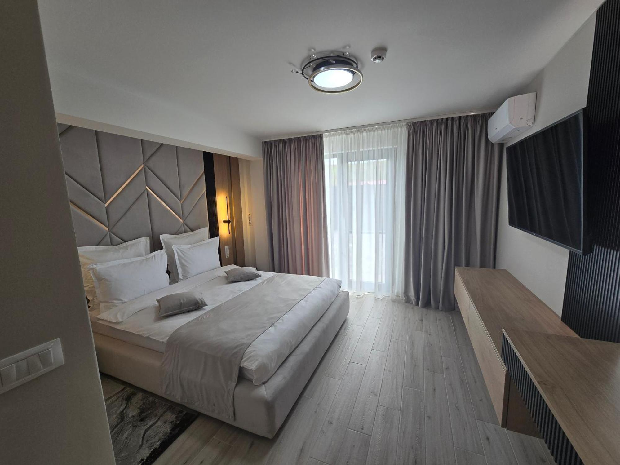 Monarc Boutique Aparthotel - Self Check-In Visan 외부 사진