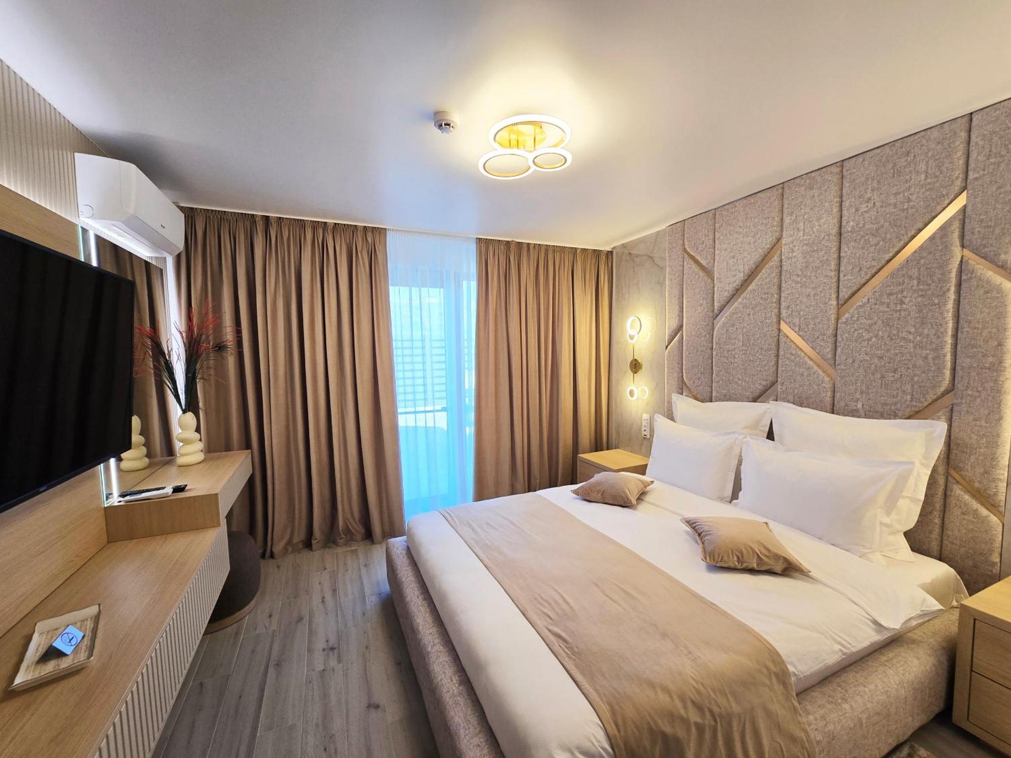 Monarc Boutique Aparthotel - Self Check-In Visan 외부 사진